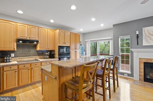 6724 Emmanuel Ct, Gainesville VA  20155-1492 exterior