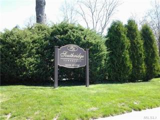 37 Schwab Rd, Huntington Station, NY 11747-1134