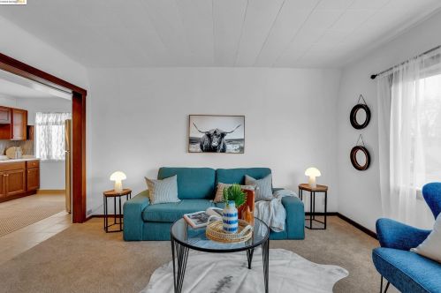 1042 Foothill Blvd, Oakland CA  94606-3016 exterior