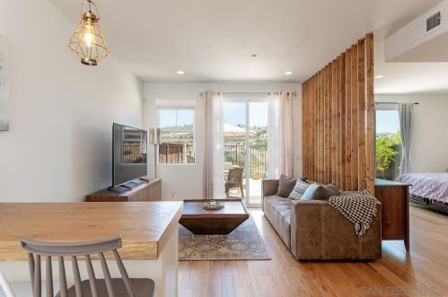 6962 Feldspar Pl, Carlsbad CA  92009-5212 exterior