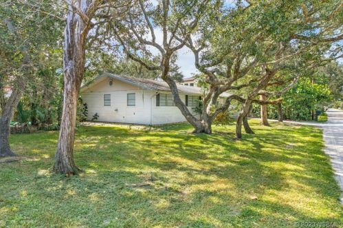 4924 Peninsula Dr, Daytona Beach, FL 32127-7302