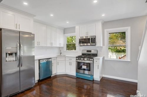 759 Van Buren Ave, West Islip NY  11795-1337 exterior