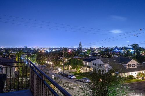 513 Dianthus St, Manhattan Beach CA  90266-6720 exterior