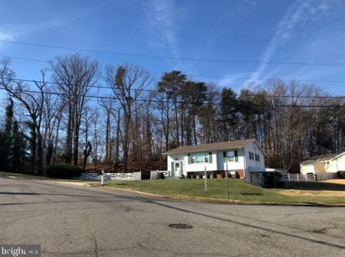 7612 Pollen St, Lorton VA  22079-1636 exterior