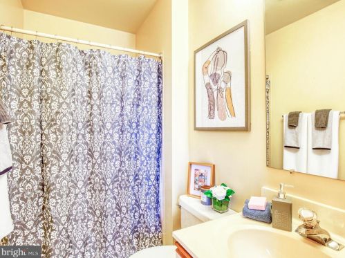 27 Cloverdale Pl, Charles Town WV  25414-4033 exterior