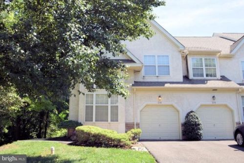 218 Brookdale Ct, Dresher, PA 19025-1516