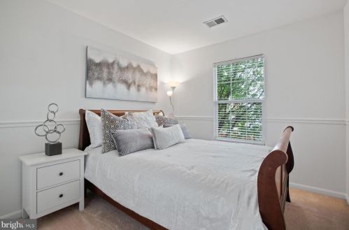 6724 Emmanuel Ct, Gainesville VA  20155-1492 exterior