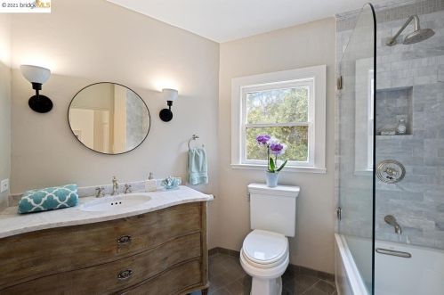 1 Downey Pl, Oakland CA  94610-1809 exterior