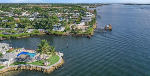 732 12th Ter, Boynton Beach FL  33435-3222 exterior