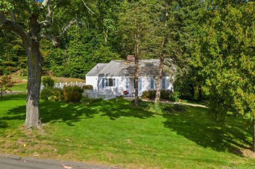 586 Skiff St, North Haven, CT 06473-3028