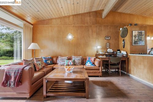 8 Rae Dr, Orinda CA  94563-4360 exterior