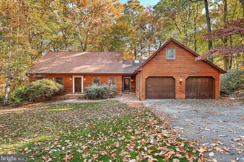 1945 Rosepointe Way, Spring Grove, PA 17362-8946