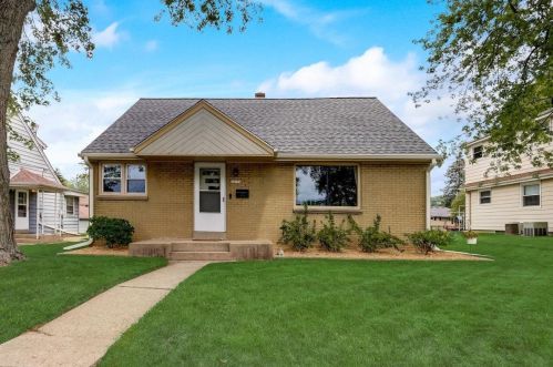 10156 Montana Ave, Milwaukee, WI 53227-3357