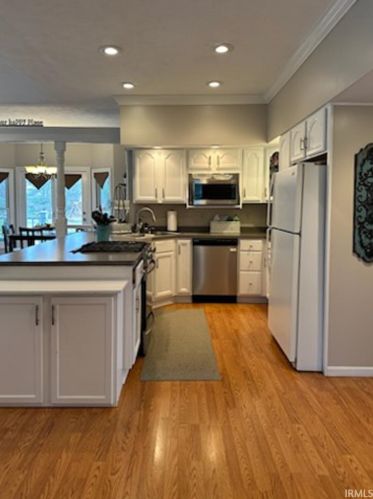 15787 Lakeshore Dr, Granger, IN 46530-7845