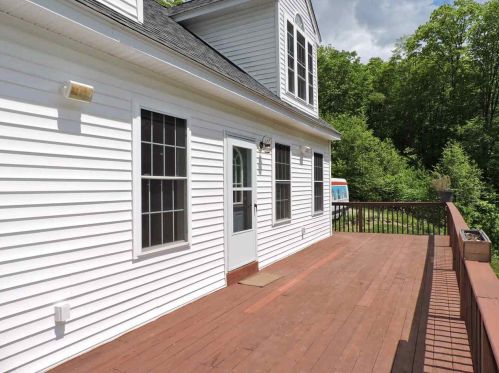 61 Thorndike Rd, Weare NH  03281-4549 exterior