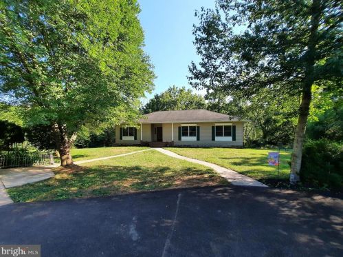 1817 Potts Hill Rd, Etters, PA 17319-9648