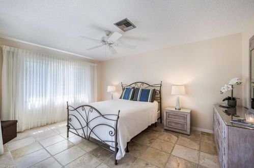 1553 Oyster Catcher Pt, Naples, FL 34105-2695