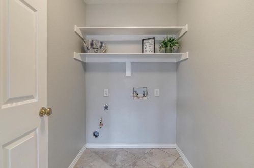 1005 Tanglewood Ln, Lewisville TX  75028-8234 exterior