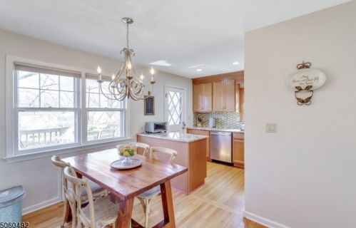 56 Lynwood Rd, Verona NJ  07044-1717 exterior