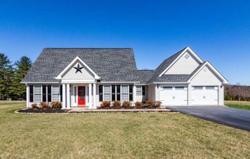 63 Twelve Oaks Dr, Hardy, VA 24101-5652