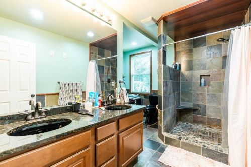 6115 Glade Ave, Cincinnati OH 45230-2708 exterior