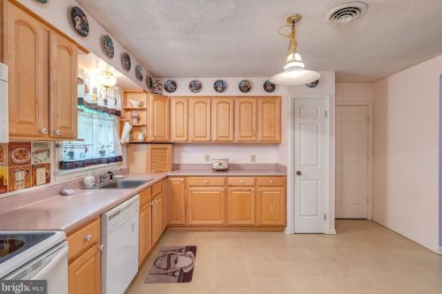 533 Morison St, Charles Town WV  25414-1144 exterior