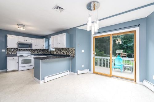 329 Commonwealth Ave, Warwick RI  02886-2756 exterior