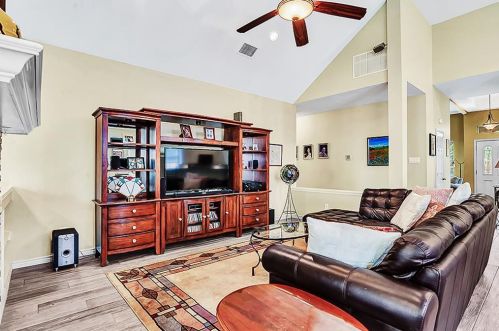 2836 Lincolnshire Dr, Richardson TX  75082-4934 exterior