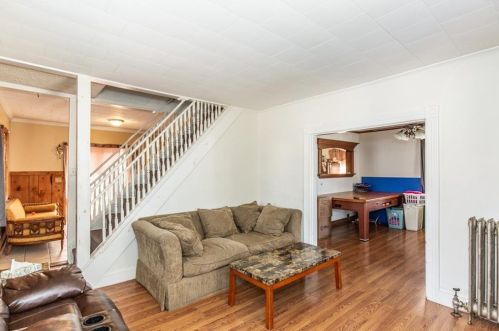 43 3rd Ave, Woonsocket RI  02895-5041 exterior