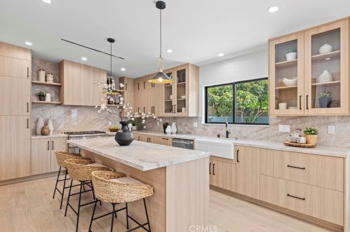 12440 Addison St, North Hollywood CA  91607-3546 exterior