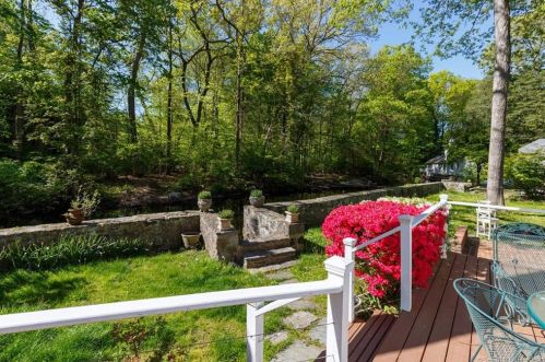 83 Maltbie Ave, Stamford CT  06902-1109 exterior