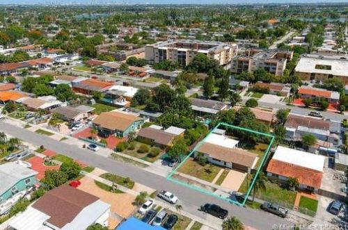 1124 70th Pl, Hialeah FL  33014-5113 exterior