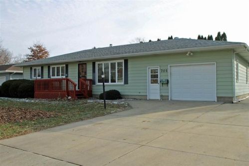 701 Iowa St, Denver, IA 50622-9611