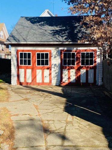 30 Blackman Pl, Bridgeport CT 06604-2424 exterior