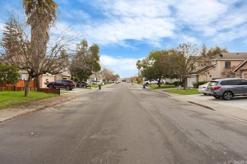 1945 Noble Ln, Turlock, CA 95380-2289