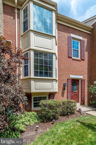7006 Braddock Mews Pl, Springfield, VA 22151-3502