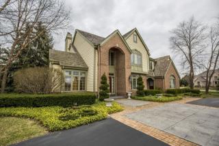 602 Thornbush Cir, Chenequa, WI 53029-8648