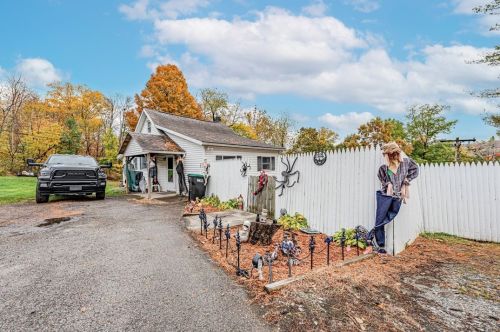 24 2nd St, Ligonier, PA 15658-8759