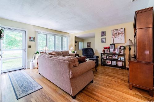 11 Garden St, Holtsville NY  11742-1408 exterior