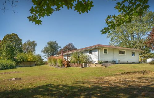 15936 Wooster Rd, Mount Vernon OH  43050-9764 exterior