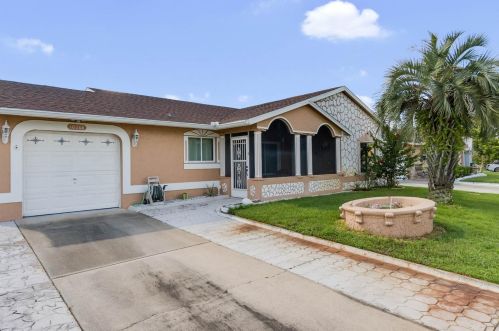 10768 Lazy Lake Dr, Orlando, FL 32821-8813