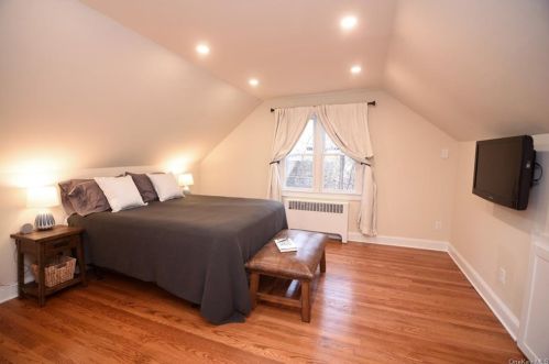 23 Brookside Pl, Pleasantville NY  10570-1204 exterior