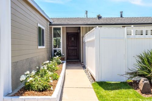 6683 Ballinger Ave, San Diego, CA 92119-1822