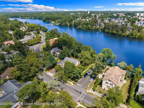 107 Lk Dr, Lakewood NJ  08701-3161 exterior