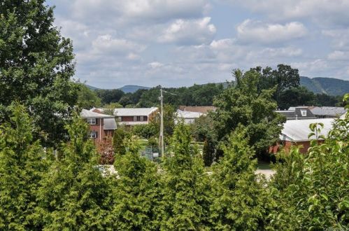 73 Jamie Ct, Airmont NY  10901-7016 exterior