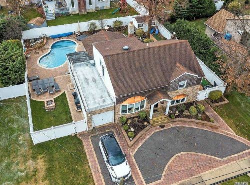 69 Waukena Ave, Rockville Centre, NY 11572-5021