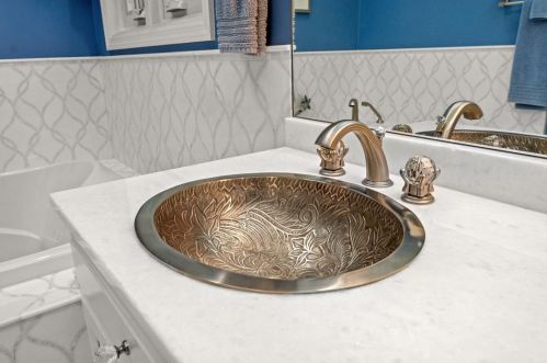 1018 Old Orchard Dr, Gibsonia PA  15044-6080 exterior