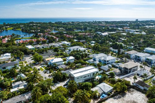 724 Lake Ave, Delray Beach FL  33483-5928 exterior