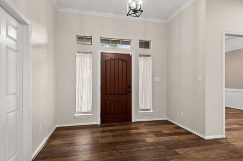 901 Longmire Rd, Conroe, TX 77304-1851