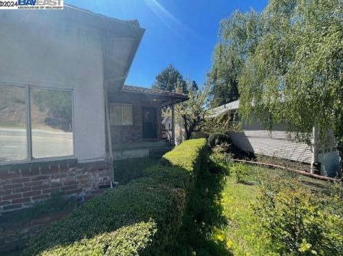3539 Joaquin Miller Rd, Oakland CA  94602-2649 exterior